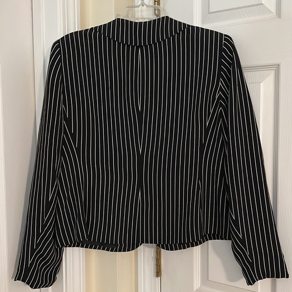 Jones New York Petite silky blazer - Picture 2 of 3
